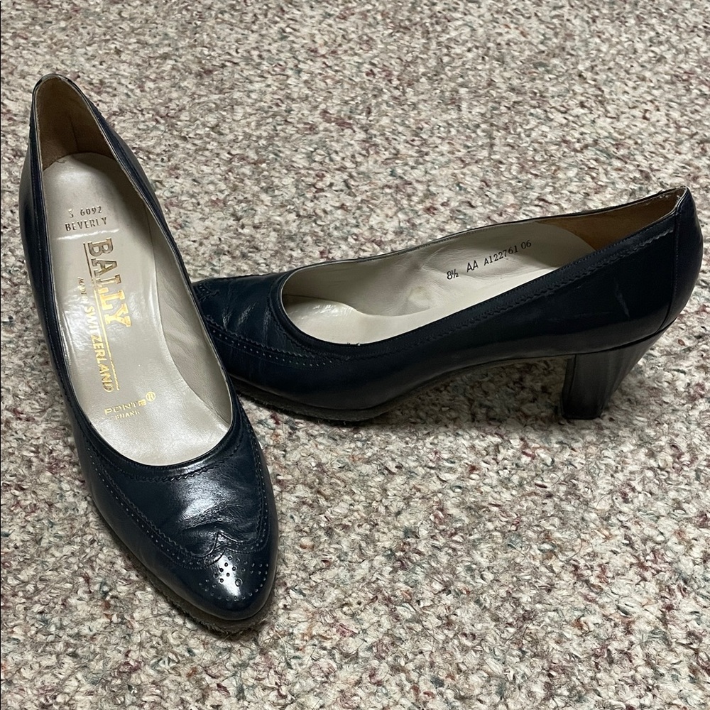 Bally vintage Women's Dark navy pointed toe Leather Heels